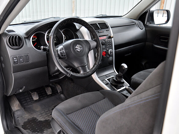 2011 Suzuki Grand Vitara II Рестайлинг, белый - вид 3