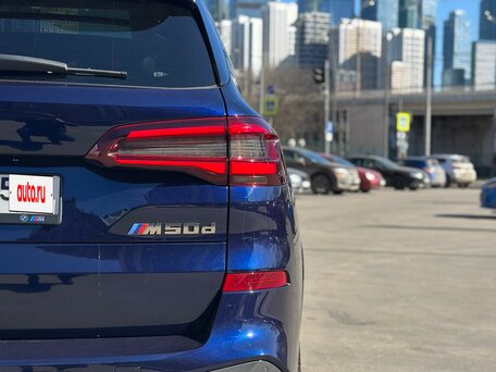 2020 BMW X5 M50d IV (G05/G18), синий, 7399999 рублей, вид 4