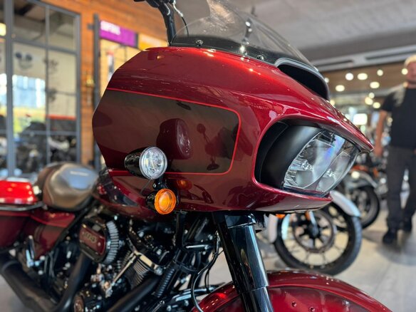 2023 Harley-Davidson Road Glide, пурпурный, 3690000 рублей - вид 1