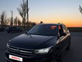 2021 Volkswagen Tiguan II Рестайлинг, чёрный, 2875000 рублей - вид 1