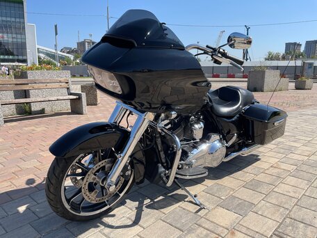 2023 Harley-Davidson Road Glide, чёрный, 1698000 рублей, вид 2