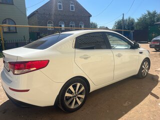 2015 Kia Rio III Рестайлинг, белый, 1130000 рублей, вид 3