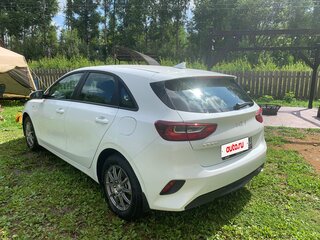 2023 Kia Ceed III Рестайлинг, белый, 2650000 рублей, вид 2