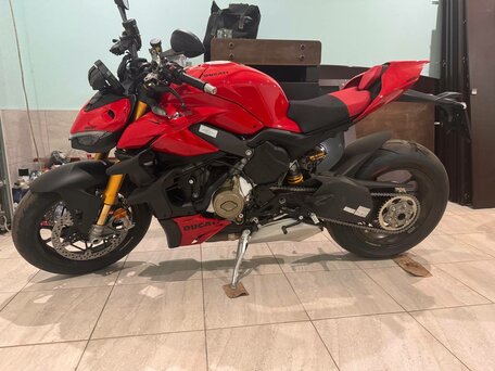 2024 Ducati Streetfighter V4, красный, 3700000 рублей, вид 4