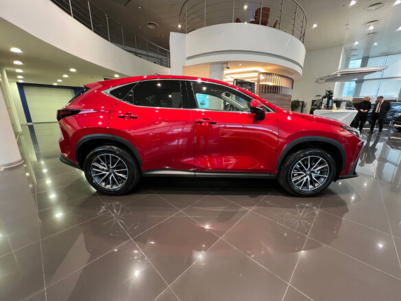 2025 Lexus NX 200 II, красный, 6460000 рублей - вид 3