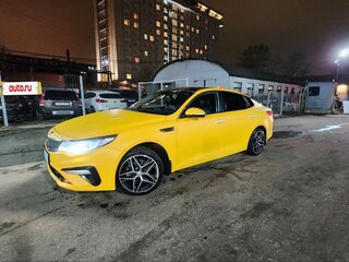 2019 Kia Optima IV Рестайлинг, жёлтый, 1200000 рублей, вид 1