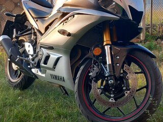 2020 Yamaha YZF-R3, серебристый, 600000 рублей, вид 1
