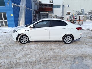 2015 Kia Rio III, белый, 675000 рублей, вид 3