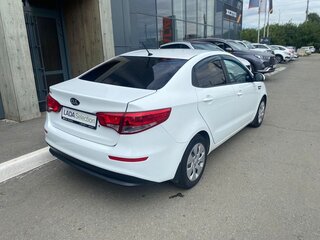 2015 Kia Rio III Рестайлинг, белый, 910000 рублей, вид 5