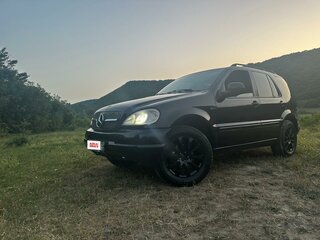 2000 Mercedes-Benz M-Класс 320 I (W163), чёрный, 519000 рублей, вид 2