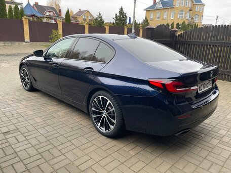 2022 BMW 5 серии 530i xDrive VII (G30/G31/G38) Рестайлинг, синий, 4800000 рублей, вид 3