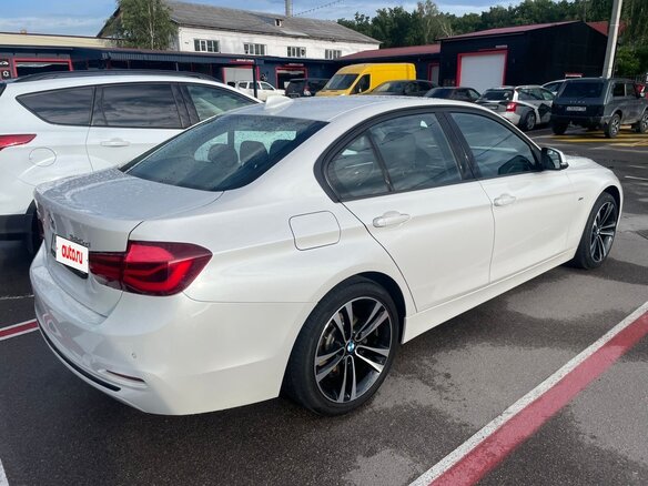 2018 BMW 3 серии 320d xDrive VI (F3x) Рестайлинг, белый, 2800000 рублей - вид 3