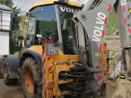2011 Volvo BL, жёлтый, 5000000 рублей, вид 3
