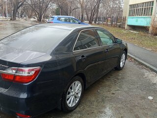 2016 Toyota Camry VII (XV50) Рестайлинг, серый, 2900000 рублей, вид 3