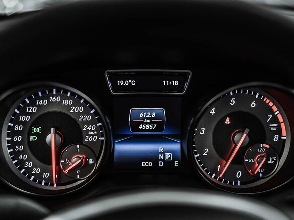 2013 Mercedes-Benz CLA 200 I (C117, X117), чёрный - вид 11