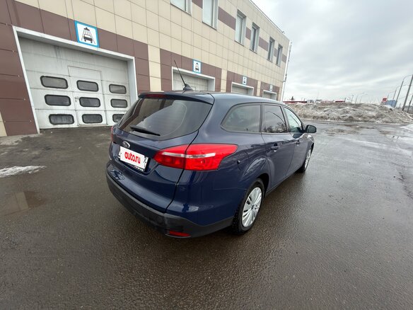 2017 Ford Focus III Рестайлинг, синий, 1000000 рублей - вид 4