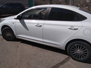2017 Hyundai Solaris II, белый, 1111111 рублей, вид 3