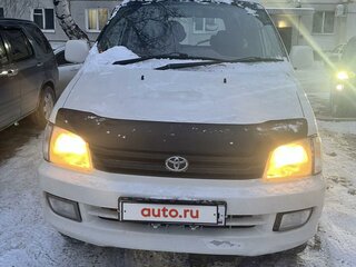 2001 Toyota Town Ace Noah III, белый, 590000 рублей, вид 1