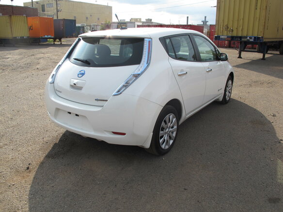 2015 Nissan Leaf (EM61) I (ZE0/AZE0), белый - вид 3