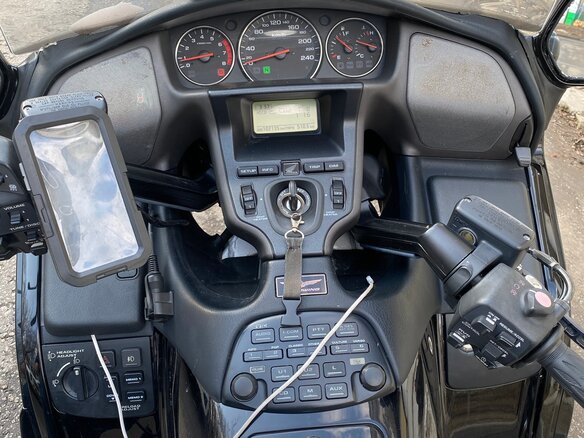 2005 Honda GL 1800 Gold Wing, чёрный, 900000 рублей - вид 2