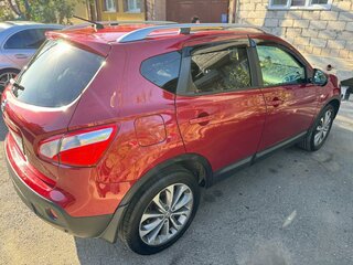 2010 Nissan Qashqai I Рестайлинг, красный, 930000 рублей, вид 2