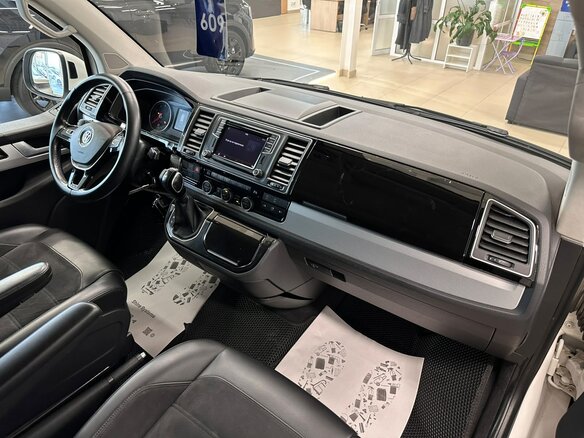 2017 Volkswagen Multivan T6, белый, 4399900 рублей - вид 13