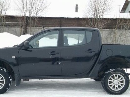 2013 Mitsubishi L200 IV, чёрный - вид 4