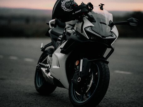 2025 CFMoto 675SR-R, белый, 650000 рублей, вид 1
