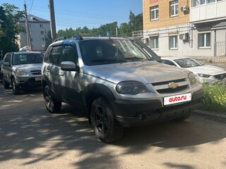2018 Chevrolet Niva I Рестайлинг, серебристый, 730000 рублей, вид 3