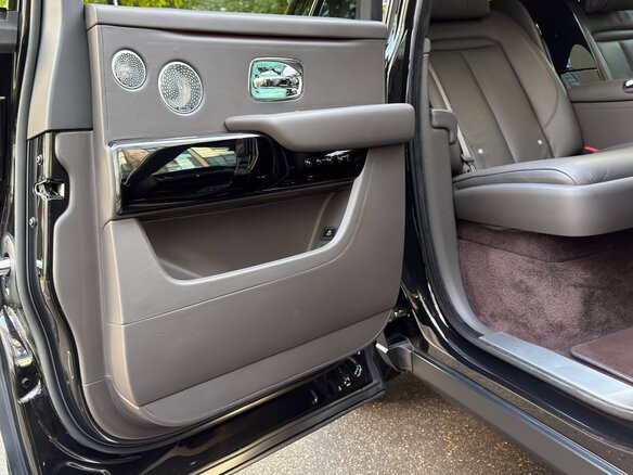 2022 Rolls-Royce Cullinan I (Series I), коричневый, 28450000 рублей - вид 33