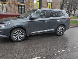2019 Mitsubishi Outlander III Рестайлинг 3, серый, 3250000 рублей, вид 4