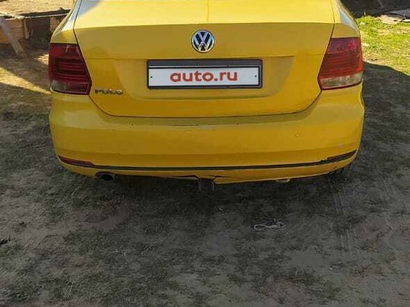 2016 Volkswagen Polo V Рестайлинг, жёлтый, 480000 рублей - вид 2