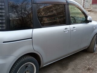2004 Toyota Sienta I, серебристый, 550000 рублей, вид 3