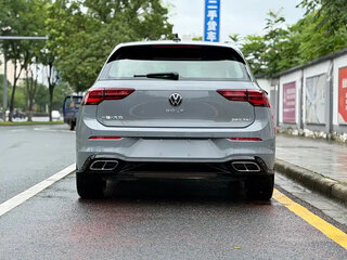 2023 Volkswagen Golf VIII, серый, 1890000 рублей, вид 5
