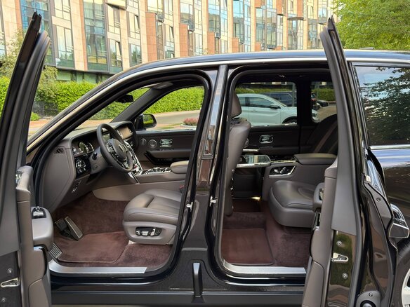 2022 Rolls-Royce Cullinan I (Series I), коричневый, 28450000 рублей - вид 16