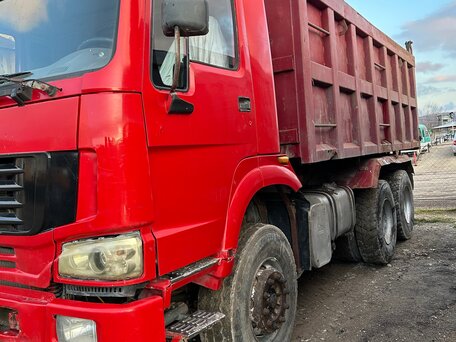 2007 Sinotruk Howo ZZ3407, красный, 1350000 рублей, вид 4