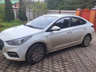 2017 Hyundai Solaris II, белый, 990000 рублей, вид 2