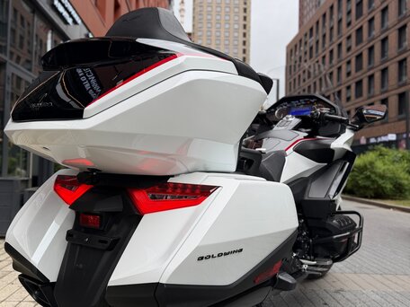 2023 Honda GL 1800 Gold Wing, белый, 3000000 рублей, вид 4