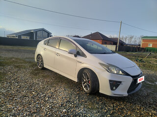 2014 Toyota Prius III Рестайлинг (XW30), белый, 1560000 рублей, вид 2