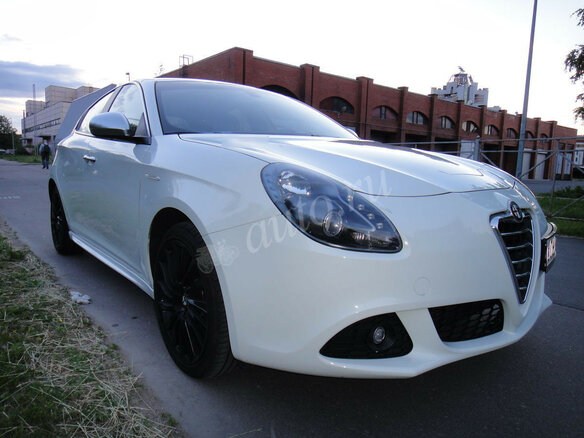 2011 Alfa Romeo Giulietta III, белый - вид 1