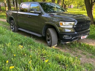 2021 Ram 1500 Crew Cab V, зелёный, 5825553 рублей, вид 5