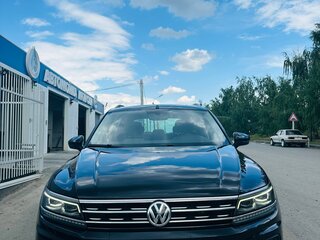 2017 Volkswagen Tiguan II, чёрный, 2200000 рублей, вид 2