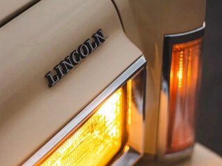 1985 Lincoln Town Car I, жёлтый, 6300000 рублей, вид 4