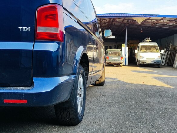 2010 Volkswagen Caravelle LWB Long T5 Рестайлинг, синий, 2300000 рублей - вид 3