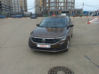 2021 Volkswagen Polo VI, коричневый, 2280000 рублей, вид 1