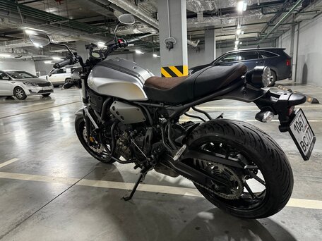 2020 Yamaha XSR700, серый, 725000 рублей, вид 4