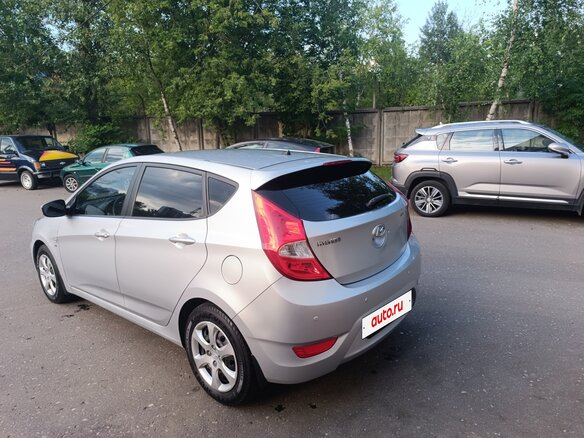 2012 Hyundai Solaris I, серый, 750000 рублей - вид 4