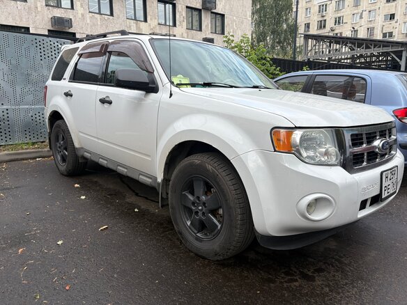 2010 Ford Escape II, белый - вид 2