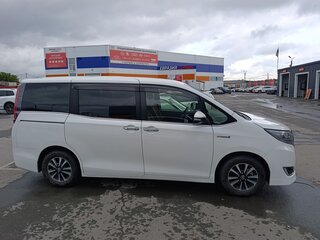 2017 Toyota Esquire I, белый, 1950000 рублей, вид 4
