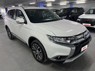 2018 Mitsubishi Outlander III Рестайлинг 2, белый, 1999000 рублей, вид 3